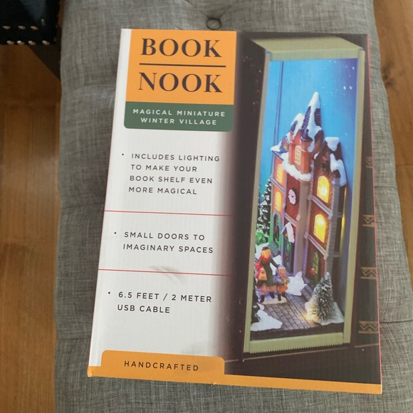 NWT 🌲Book Nook | Winter Village |Seen On Buzzfeed - Picture 3 of 5